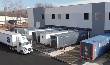 海外自营卡车车队，灵活调度高效转运